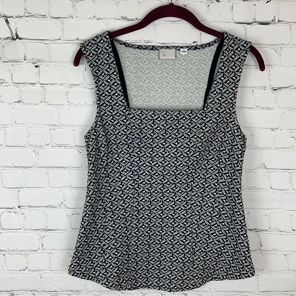 Anthropologie Fitted Black and White Embroidered Blouse Size Small